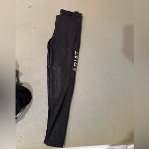 Ariat riding pants size M. Barely worn.